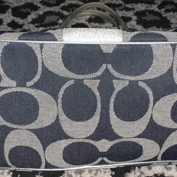 Coach purse. - Picture 12 of 16